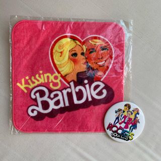 バービー(Barbie)の値下げ！Barbie ハンドタオル 缶バッジ(ブローチ/コサージュ)