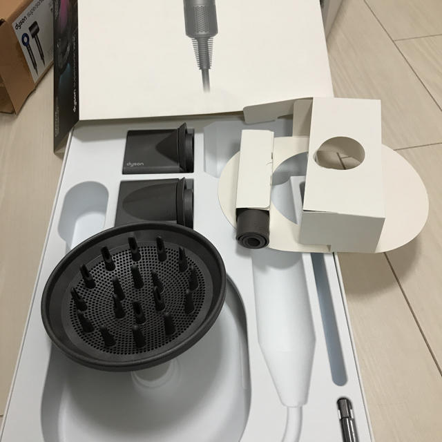 Dyson(ダイソン)のダイソン　ドライヤー　付属品　5点セット（箱なし）新品未使用　アタッチメントのみ スマホ/家電/カメラの美容/健康(ドライヤー)の商品写真