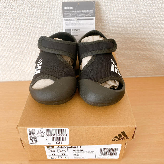 adidas(アディダス)のadidasサンダル キッズ/ベビー/マタニティのベビー靴/シューズ(~14cm)(サンダル)の商品写真