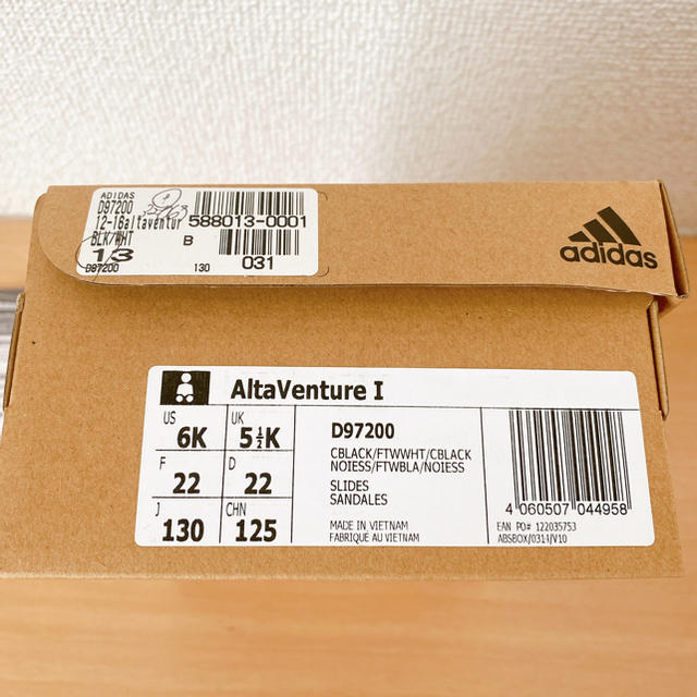 adidas(アディダス)のadidasサンダル キッズ/ベビー/マタニティのベビー靴/シューズ(~14cm)(サンダル)の商品写真