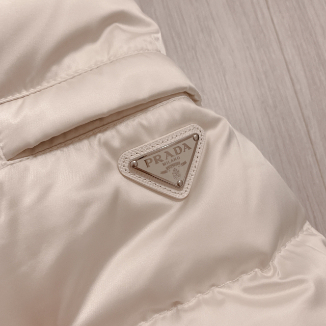 PRADA(プラダ)のPRADA ダウン ホワイト メンズのジャケット/アウター(ダウンジャケット)の商品写真