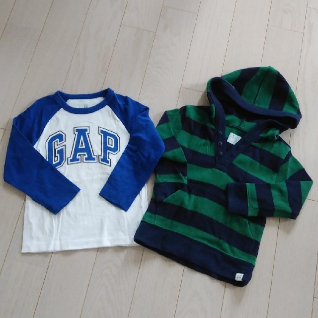 babyGAP(ベビーギャップ)の美品　90 95 ベビーギャップ　トップス　2枚セット キッズ/ベビー/マタニティのキッズ服男の子用(90cm~)(Tシャツ/カットソー)の商品写真