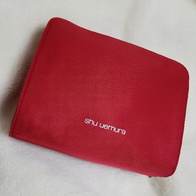 shu uemura(シュウウエムラ)のshu uemura非売品ハートポーチ赤キスマーククラッチバック レディースのバッグ(クラッチバッグ)の商品写真