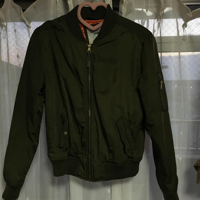 Bershka(ベルシュカ)のMA-1 レディースのジャケット/アウター(ブルゾン)の商品写真