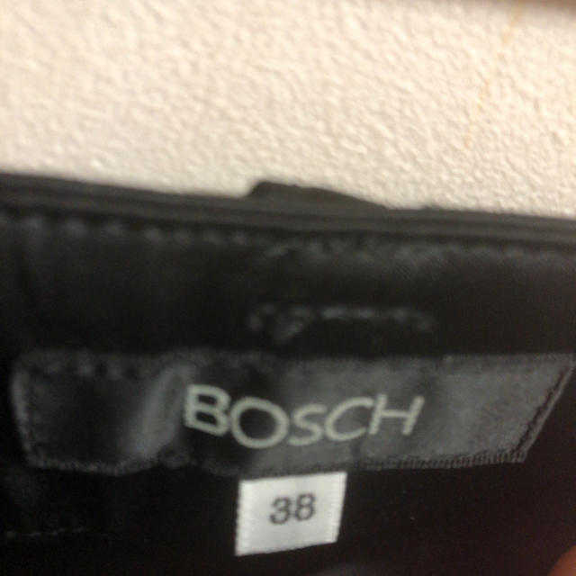 BOSCH(ボッシュ)のBOSCH 黒テーパードパンツ 38  レディースのパンツ(その他)の商品写真