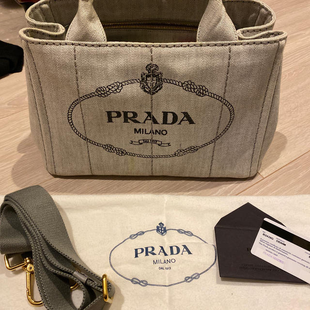 トートバッグPRADA カナパ