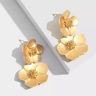 ザラ(ZARA)のお花＊ピアス ゴールドカラー(ピアス)