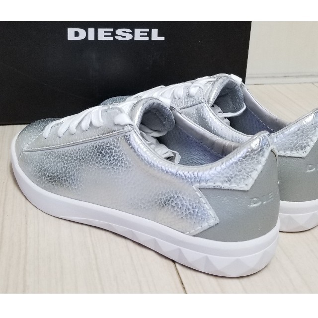 DIESEL(ディーゼル)のDIESEL★スニーカー★シルバー レディースの靴/シューズ(スニーカー)の商品写真