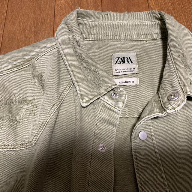 ZARA(ザラ)のダメージ加工 デニムシャツ 未使用品 メンズのトップス(シャツ)の商品写真