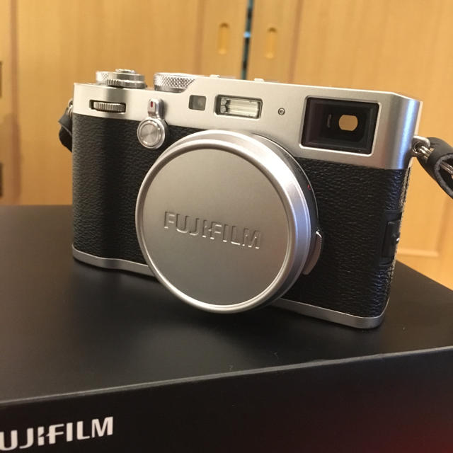 fuji film x100f シルバー 美品 silverFUJIFILM