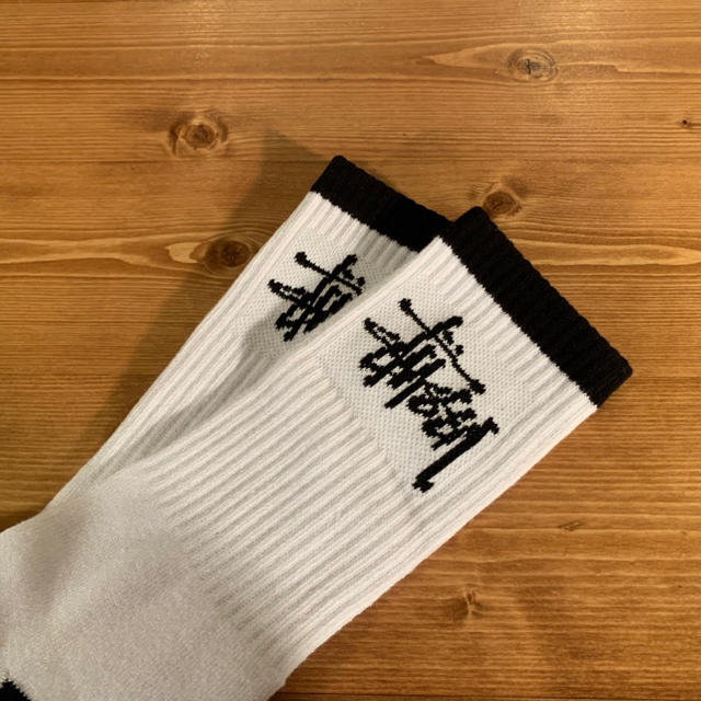 STUSSY(ステューシー)の◎海外限定◎ STUSSY ストックロゴ ソックス / ホワイト ステューシー メンズのレッグウェア(ソックス)の商品写真