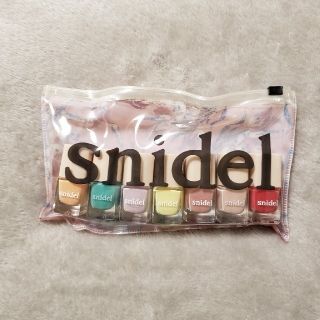 スナイデル(SNIDEL)の【新品･非売品】snidelマニキュア&ジッパーポーチセット(マニキュア)