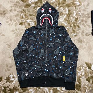 アベイシングエイプ(A BATHING APE)のAPE SPACE CAMO 迷彩　シャークパーカー　パーカー　XL(パーカー)