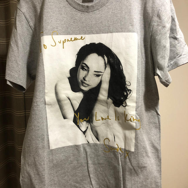 Supreme(シュプリーム)のsupreme Sade T Mサイズ　グレー メンズのトップス(Tシャツ/カットソー(半袖/袖なし))の商品写真