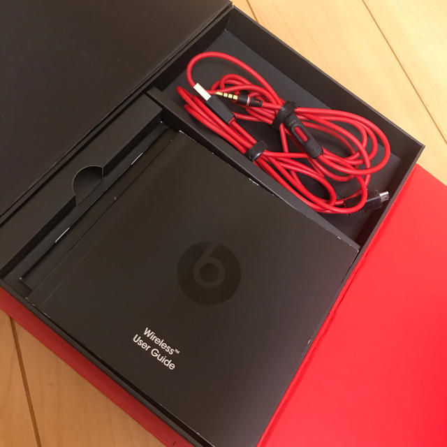 Beats by Dr Dre(ビーツバイドクタードレ)の美品 Beats wireless Beats by dr. dre  スマホ/家電/カメラのオーディオ機器(ヘッドフォン/イヤフォン)の商品写真