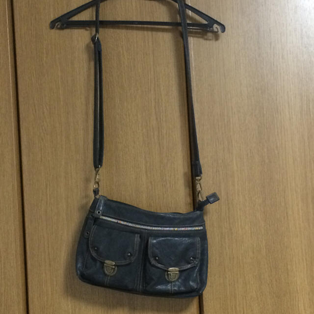THE EMPORIUM(ジエンポリアム)の値下げ☆虹色ファスナーの黒ショルダー レディースのバッグ(ショルダーバッグ)の商品写真