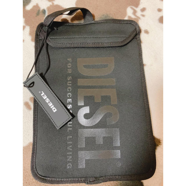 DIESEL(ディーゼル)のDIESEL iPad ケース メンズのバッグ(その他)の商品写真