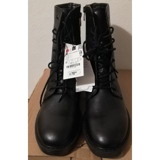 ザラ(ZARA)の新品★ZARA  フラットレザーショートブーツ 37 黒 レースアップ(ブーツ)