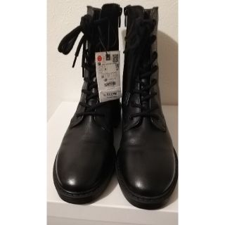 ザラ(ZARA)の新品◆ZARA  フラットレザーショートブーツ 36 黒 レースアップ(ブーツ)