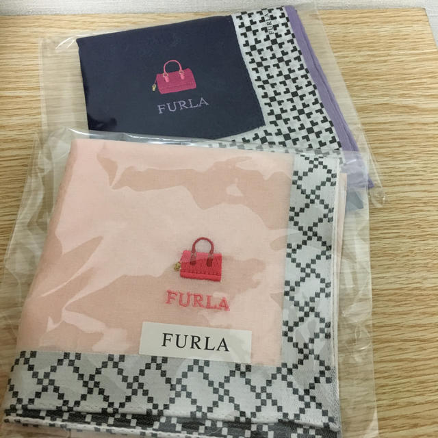 Furla(フルラ)のフルラ　ハンカチ　２枚1000円 レディースのファッション小物(ハンカチ)の商品写真