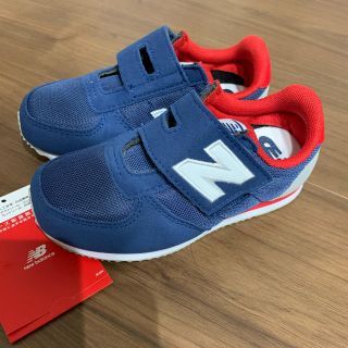 ニューバランス(New Balance)の新品タグ付　ニューバランス  スニーカー　キッズ　17.5 v220 レトロ(スニーカー)