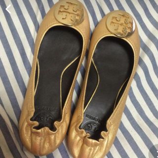 トリーバーチ(Tory Burch)のトリバーチフラットシューズ  ゴールド美品  (バレエシューズ)