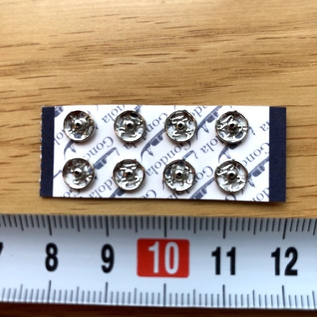 【シルバー】スナップボタン8個、(50cm)メカニカルファスナー ハンドメイドの素材/材料(各種パーツ)の商品写真