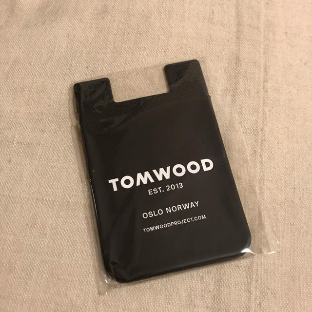 Ron Herman(ロンハーマン)の新品　TOMWOOD スマホ用カードケーストムウッド/リングピアス スマホ/家電/カメラのスマホアクセサリー(iPhoneケース)の商品写真