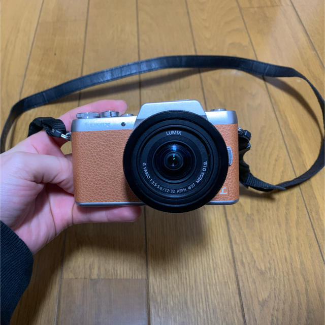 Panasonic(パナソニック)のLUMIX DMC-GF7  [ブラウン スマホ/家電/カメラのカメラ(デジタル一眼)の商品写真