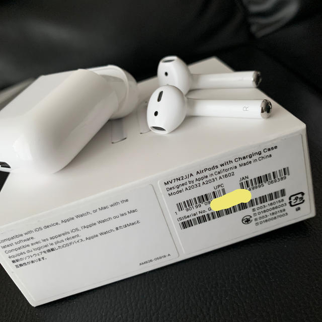 Apple(アップル)のApple純正　AirPods(MV7N2J/A)第2世代 スマホ/家電/カメラのオーディオ機器(ヘッドフォン/イヤフォン)の商品写真