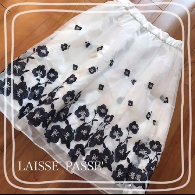 LAISSE PASSE(レッセパッセ)のレッセパッセ刺繍フレアスカート 美品 レディースのスカート(ひざ丈スカート)の商品写真