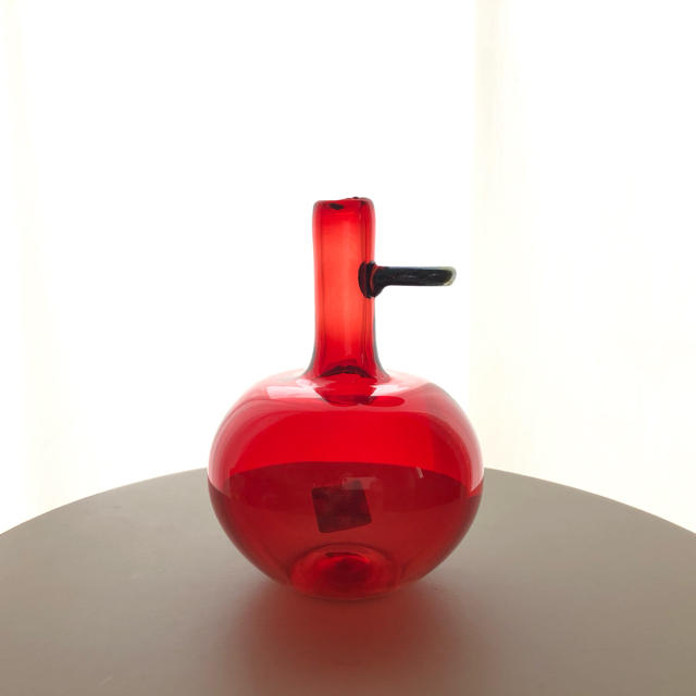 iittala(イッタラ)のApple bottle クランベリー Oiva Toikka アートピース  インテリア/住まい/日用品のインテリア小物(置物)の商品写真