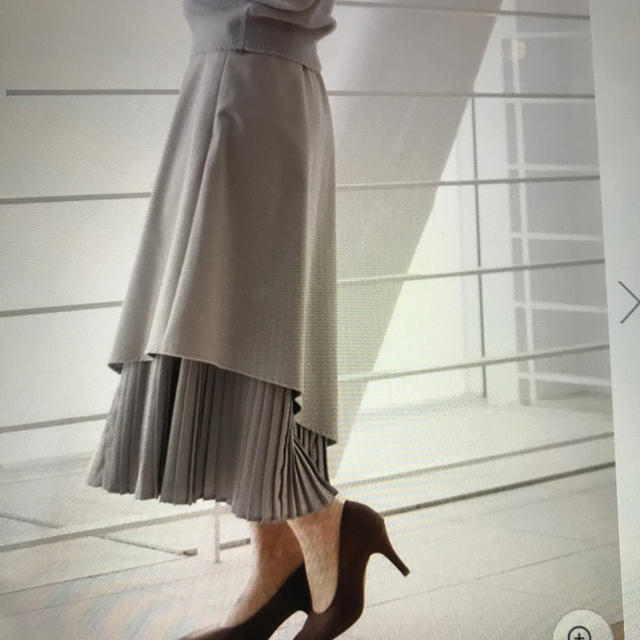 UNIVERVAL MUSE(ユニバーバルミューズ)の♡ユニバーサルミューズ　フレアプリーツスカート　未使用　グレー　 レディースのスカート(ロングスカート)の商品写真