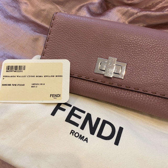 FENDI♡ピーカーブーウォレット セレリア