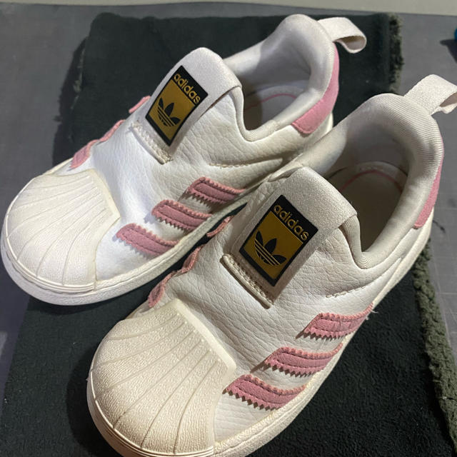 adidas(アディダス)のさーちゃん様専用　アディダス　15㎝ キッズ/ベビー/マタニティのキッズ靴/シューズ(15cm~)(スニーカー)の商品写真