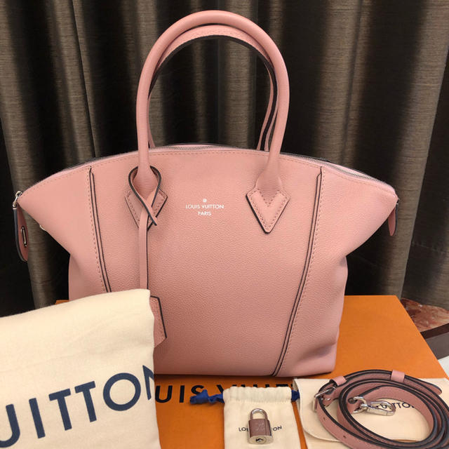 LOUIS VUITTON(ルイヴィトン)のルイヴィトン 新品 2wayパルナセア ロックイットPM マグノリア レディースのバッグ(ハンドバッグ)の商品写真