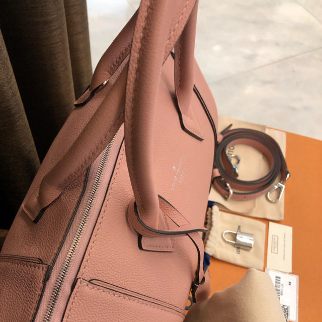 LOUIS VUITTON(ルイヴィトン)のルイヴィトン 新品 2wayパルナセア ロックイットPM マグノリア レディースのバッグ(ハンドバッグ)の商品写真