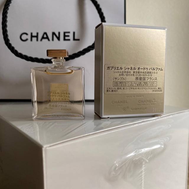 CHANEL(シャネル)のシャネル☆コットン、ミニ香水☆セット☆新品未使用 コスメ/美容の香水(香水(女性用))の商品写真