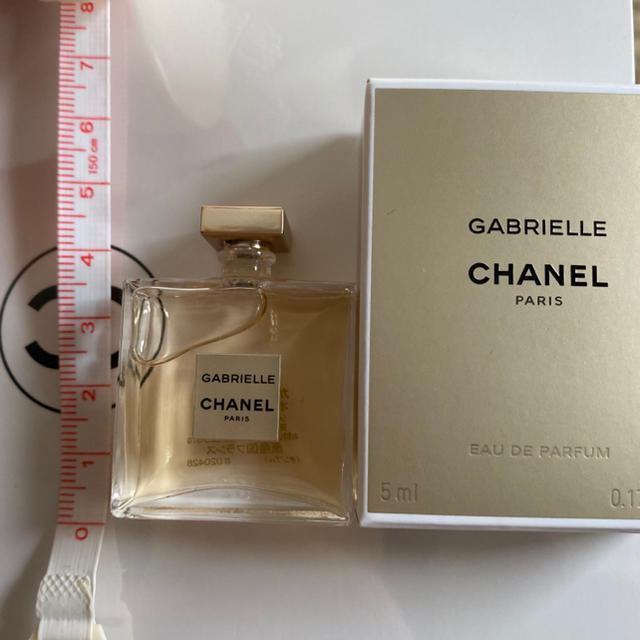 CHANEL(シャネル)のシャネル☆コットン、ミニ香水☆セット☆新品未使用 コスメ/美容の香水(香水(女性用))の商品写真