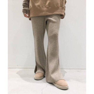 アパルトモンドゥーズィエムクラス(L'Appartement DEUXIEME CLASSE)の新品タグ付き　アパルトモン　KNIT PANTS ベージュ　34 ニットパンツ(カジュアルパンツ)