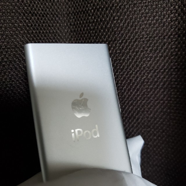Apple(アップル)のiPod nano 第7世代 シルバー 16GB スマホ/家電/カメラのオーディオ機器(ポータブルプレーヤー)の商品写真
