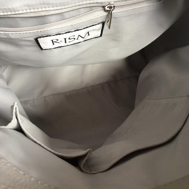R-ISM☆金子麻貴さんコラボスタッズ レザーバッグ レディースのバッグ(ショルダーバッグ)の商品写真