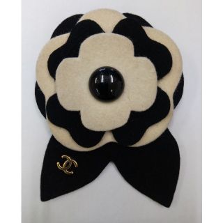 シャネル(CHANEL)のシャネル  カメリア フェルト ブローチ(ブローチ/コサージュ)