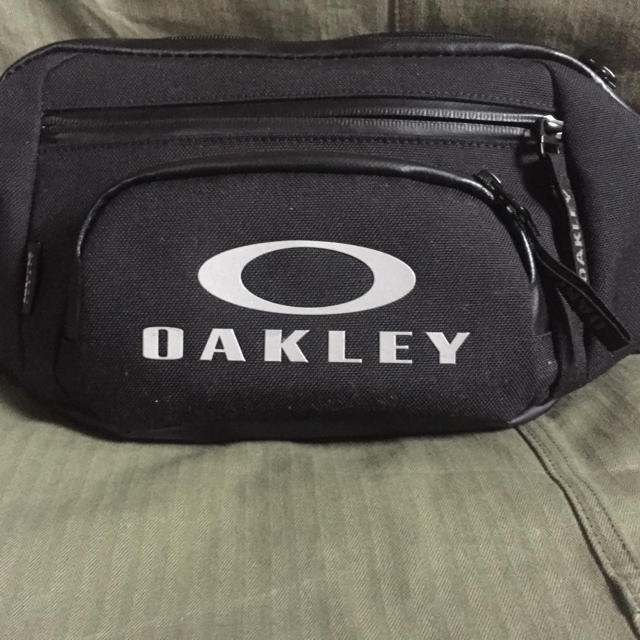 Oakley(オークリー)のOAKLEY ボディーバッグ  美品 メンズのバッグ(ボディーバッグ)の商品写真