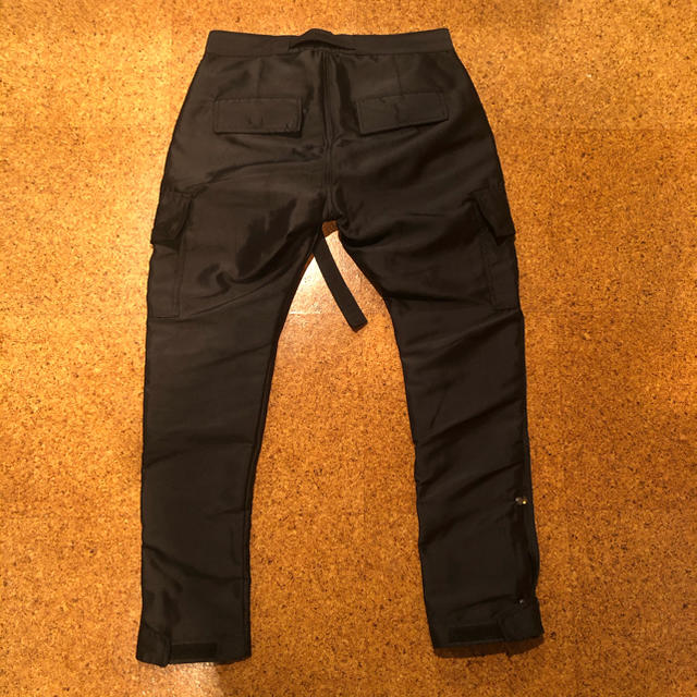 FEAR OF GOD(フィアオブゴッド)のmnml SNAP ZIPPER II CARGO PANTS 29 メンズのパンツ(ワークパンツ/カーゴパンツ)の商品写真