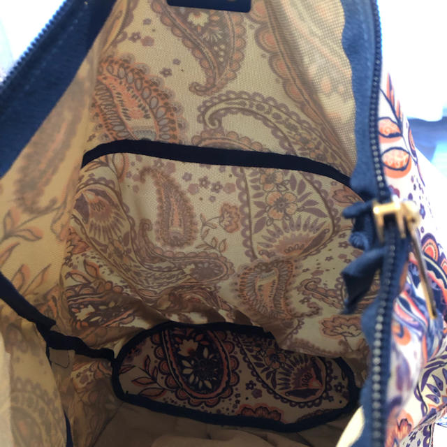 ETRO(エトロ)の値下げ　軽量　エトロ ショルダーバッグ　肩掛け レディースのバッグ(ショルダーバッグ)の商品写真