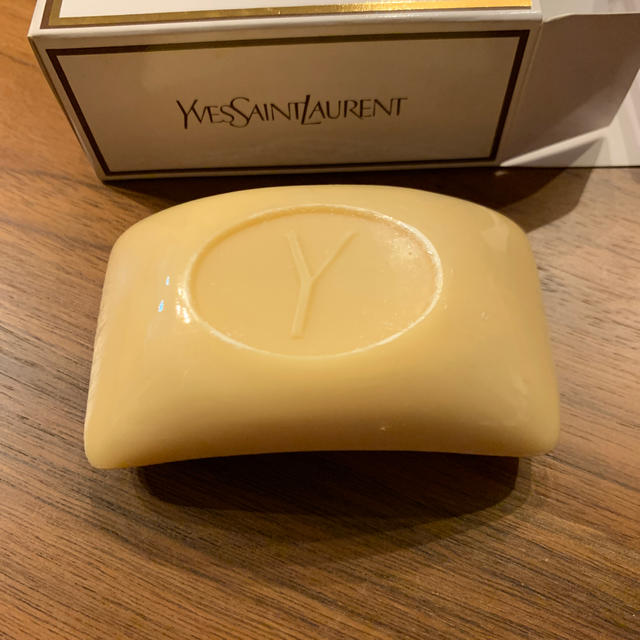 Yves Saint Laurent Beaute(イヴサンローランボーテ)のイヴ・サンローラン ソープ Y コスメ/美容のボディケア(ボディソープ/石鹸)の商品写真