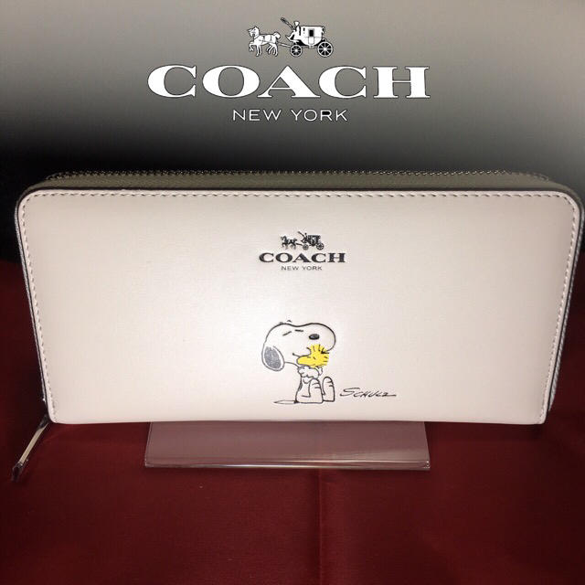 COACH(コーチ)のプレゼントにも❤️新品コーチ×スヌーピー正規品ラウンドファスナー長財布 レディースのファッション小物(財布)の商品写真