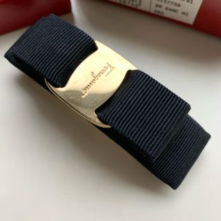 サルヴァトーレフェラガモ(Salvatore Ferragamo)のフェラガモ　バレッタ　黒　美品(バレッタ/ヘアクリップ)