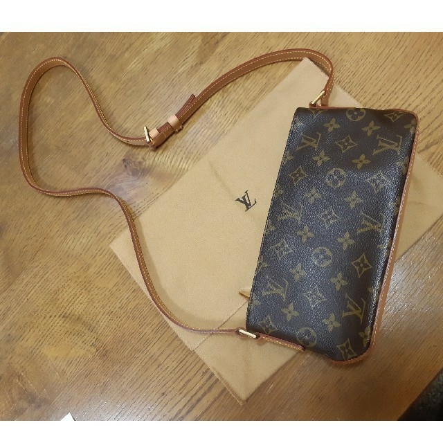 LOUIS VUITTON(ルイヴィトン)のLouis Vuitton　ショルダーバッグ　トロター レディースのバッグ(ショルダーバッグ)の商品写真